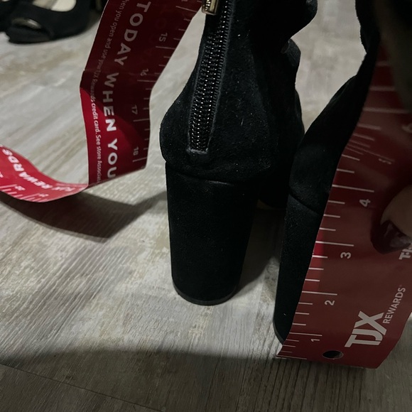 Vince Camuto Davel Suede Black Block Heel Size 6M - Picture 6 of 13